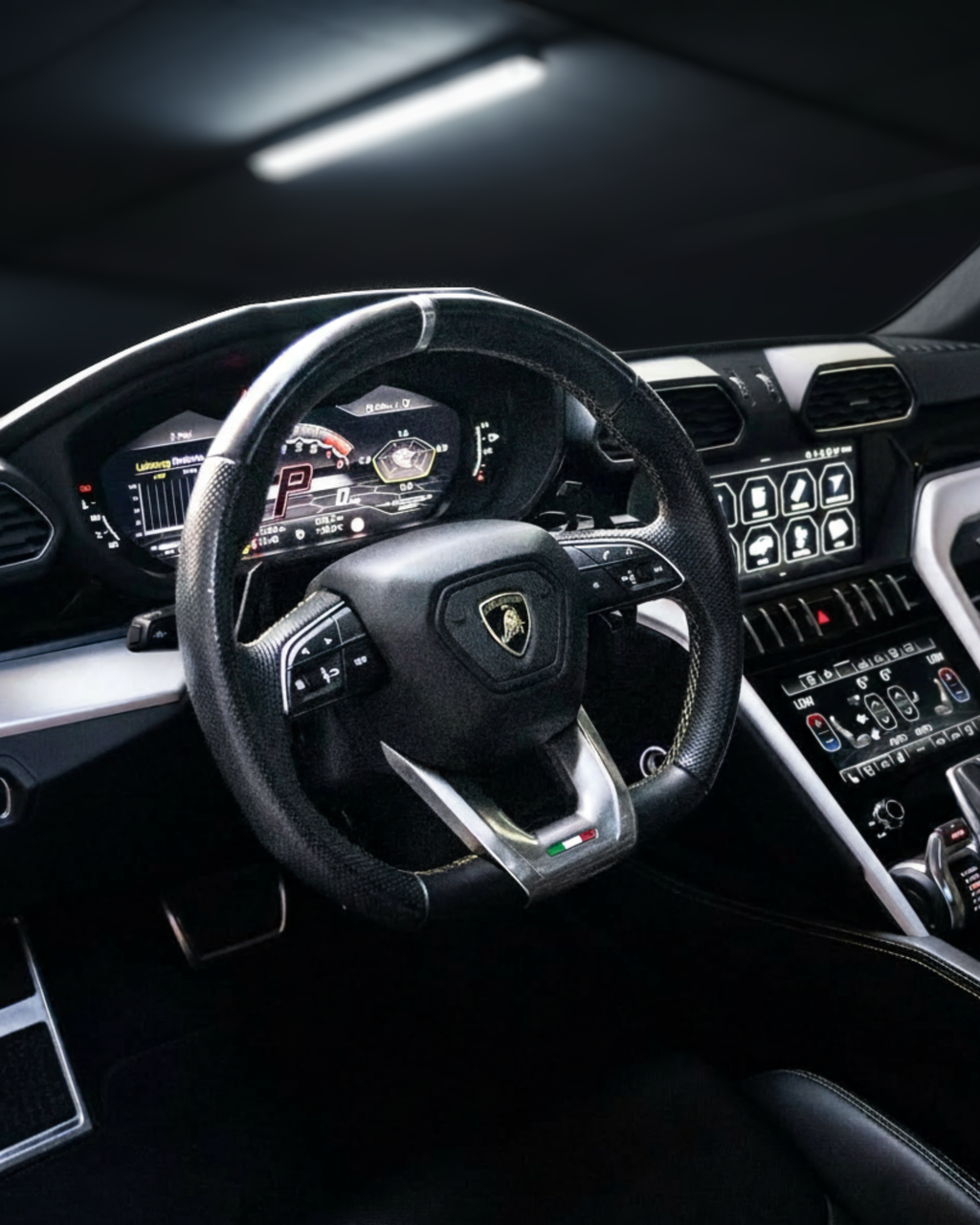 LAMBORGHINI URUS